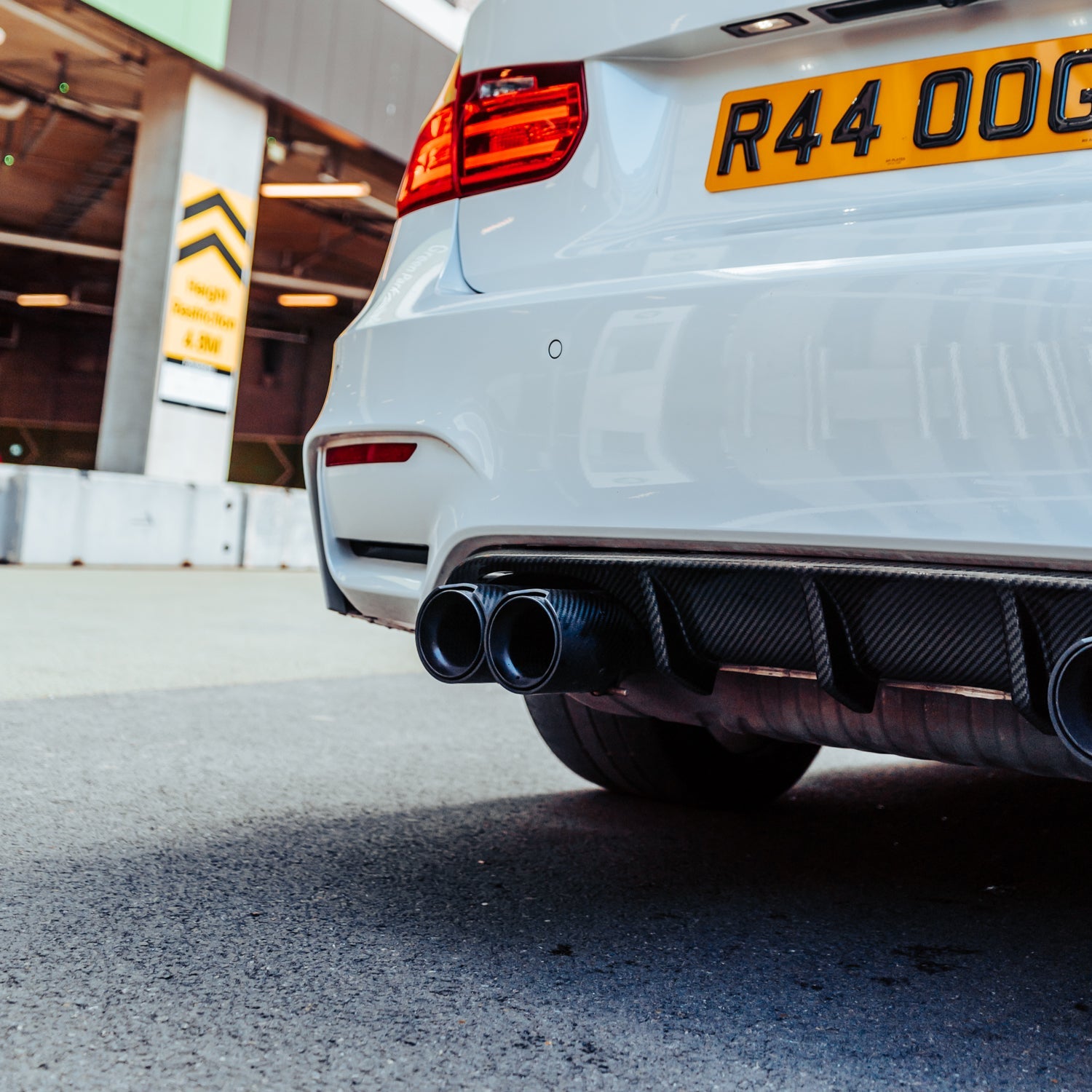 MHC+ BMW M3/M4 Performance Style Rear Diffuser In Gloss Pre Preg Carbon Fiber (F80/F82/F83)